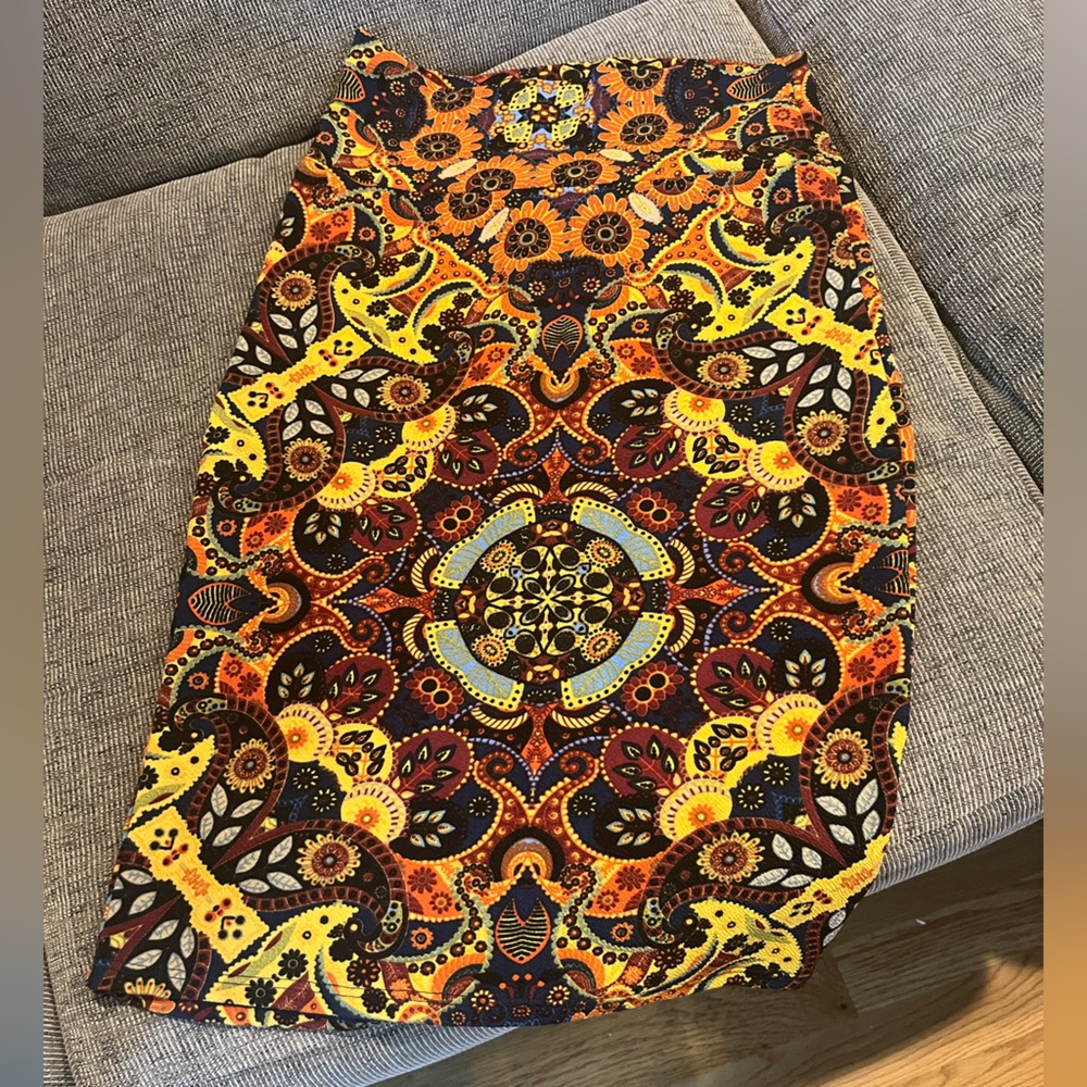 Like new patterned LulaRoe Cassie pencil skirt